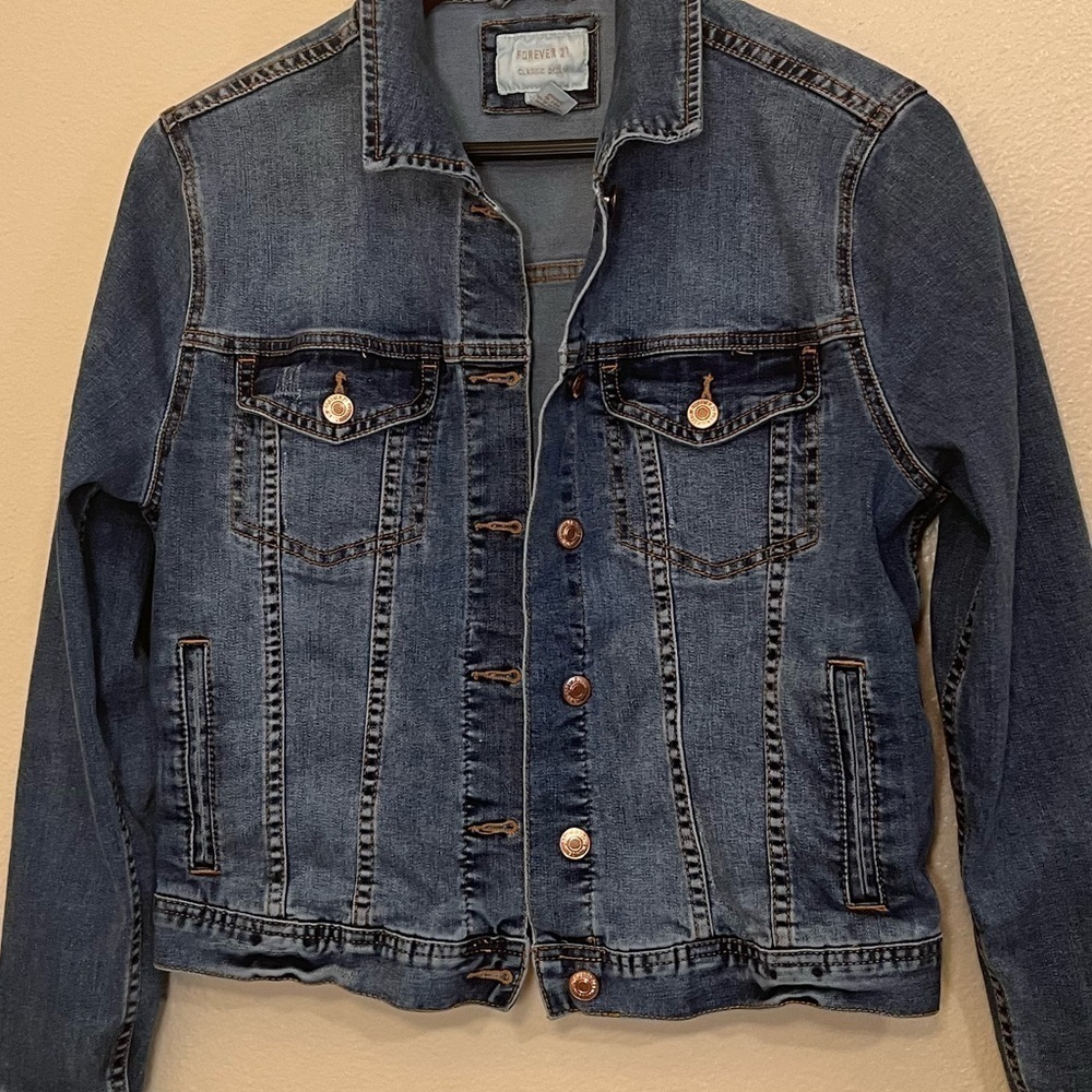 𝅺FOREVER 21 Classic Blue Denim Jean Jacket Size Small